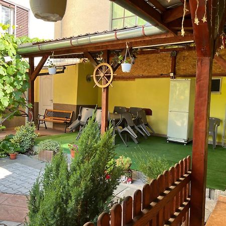 Vila Arjana Orşova Exteriör bild