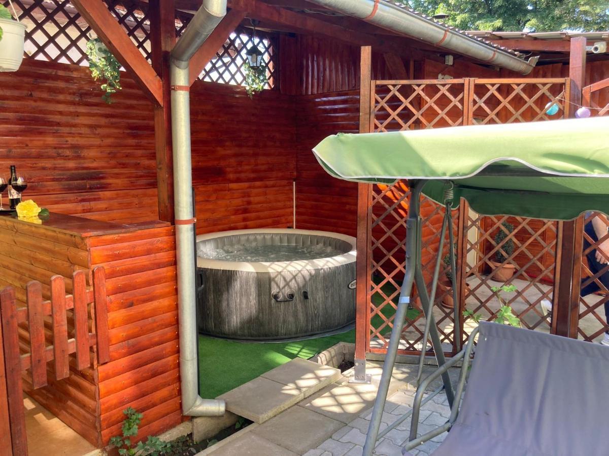 Vila Arjana Orşova Exteriör bild
