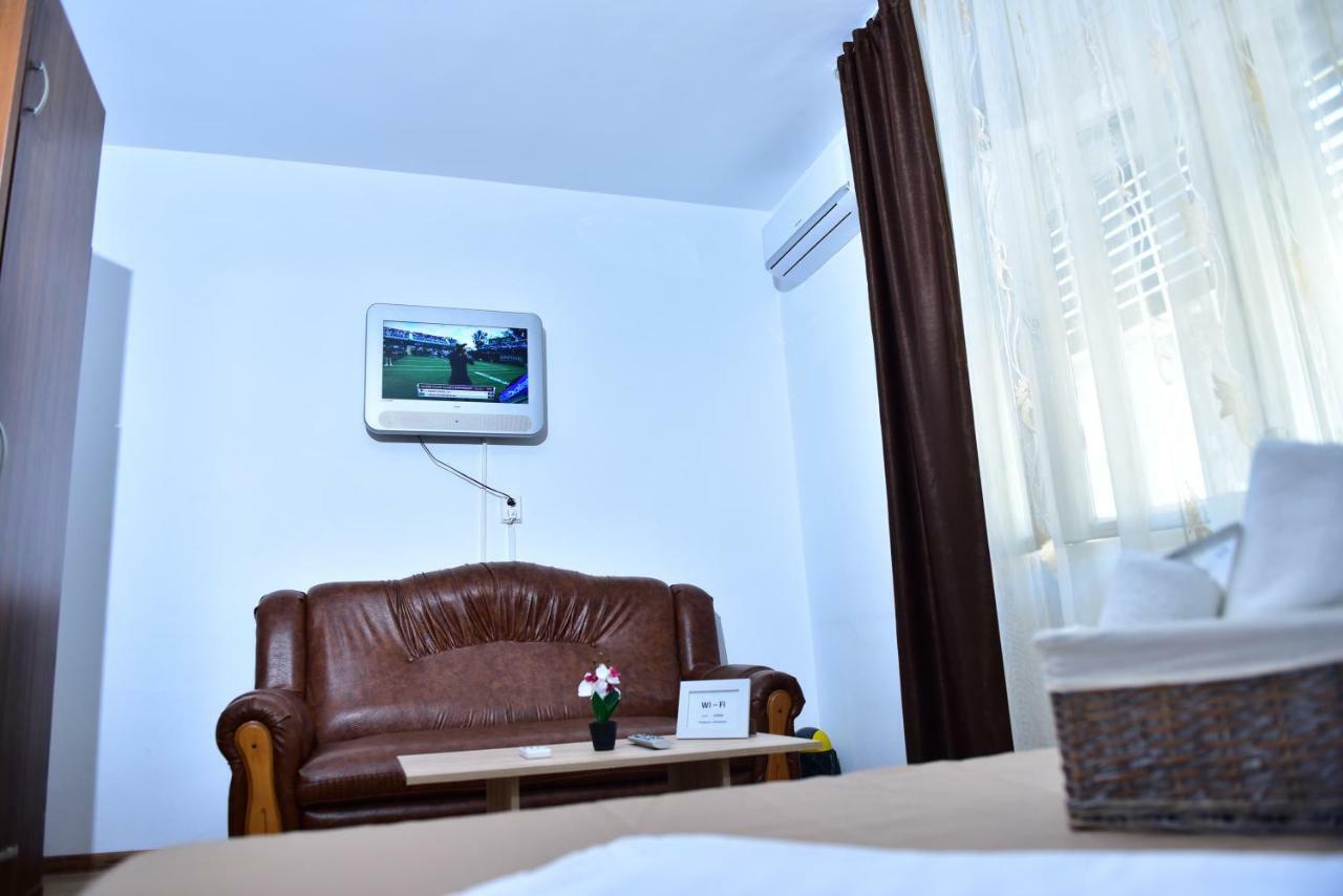 Vila Arjana Orşova Exteriör bild