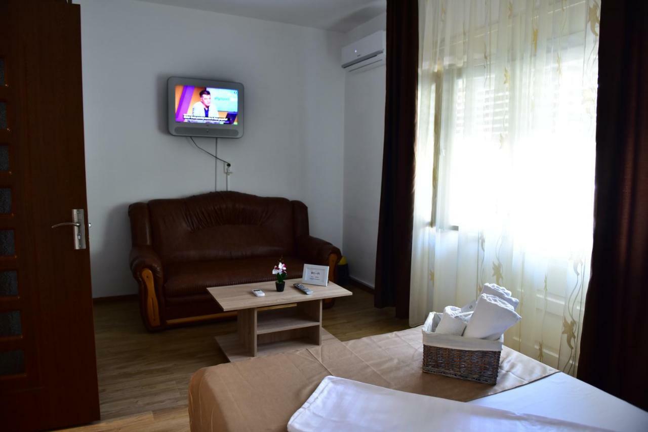Vila Arjana Orşova Exteriör bild