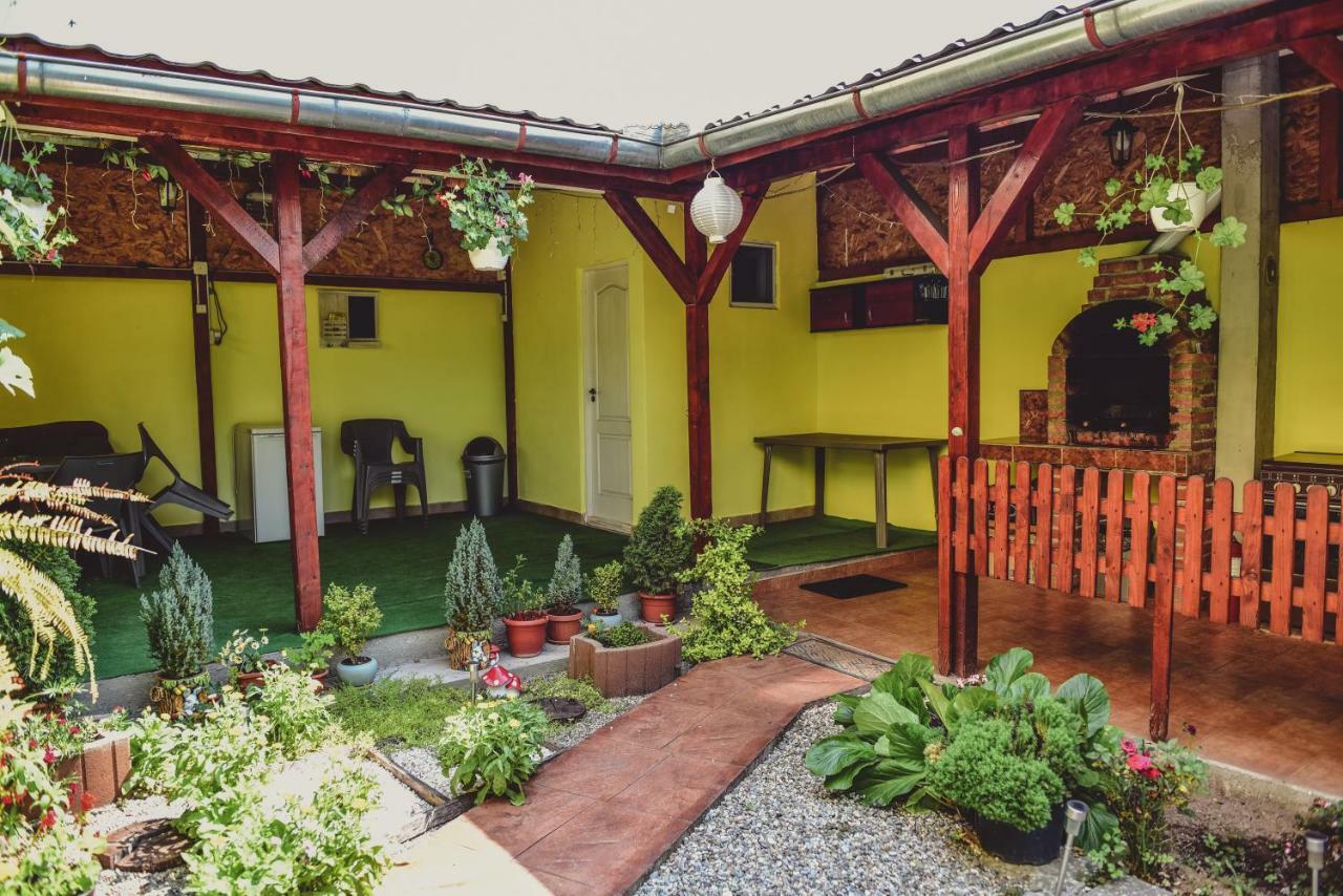 Vila Arjana Orşova Exteriör bild
